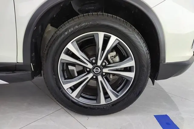 Nissan Qijun 2.5 L XL ITS CVT 4WD Luxury Pilot Edition