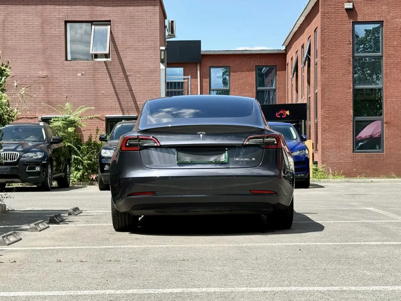 Tesla Model 3 Upgraded version of standard battery life rear drive