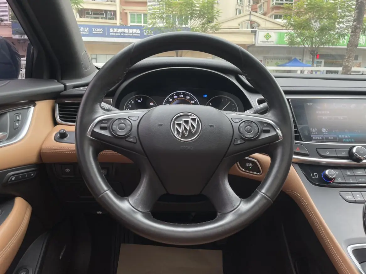 Buick Lacrosse 28T luxury