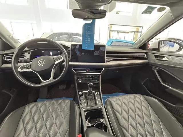 Volkswagen Sagitar 200TSI DSG Flying Edition