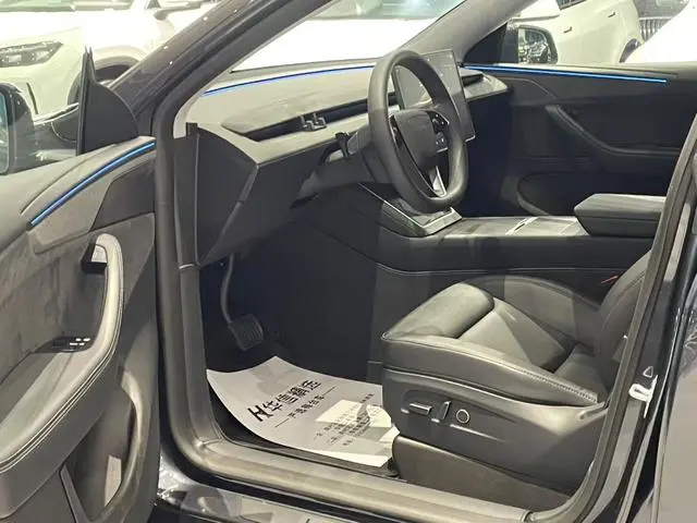 Tesla Model Y Long battery life, all-wheel drive, first version