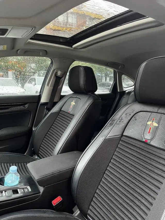 Honda Civic 2.0L e: HEV Pioneer Edition