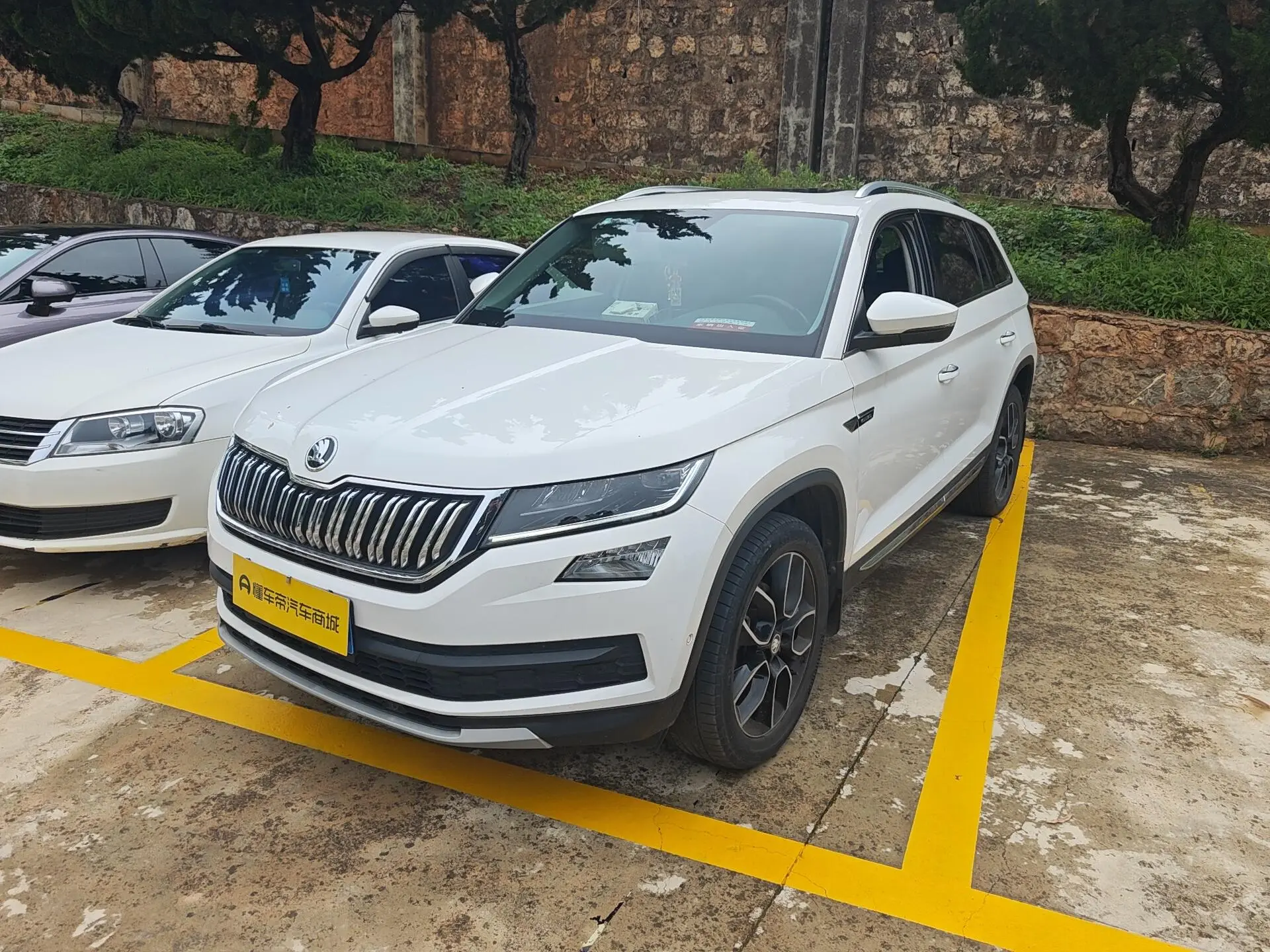 Skoda Kodiak Facelifted ZI330 5-seater two-wheel drive luxury premium edition Country VI