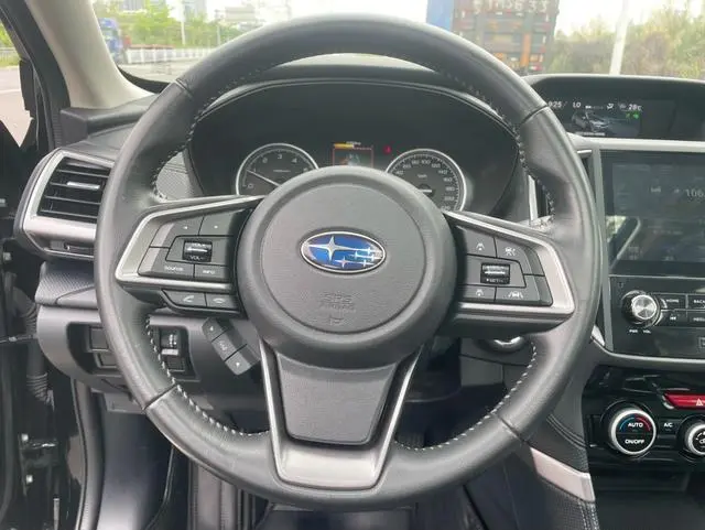 Subaru FORESTER Forester 2.0i Deluxe Edition EyeSight