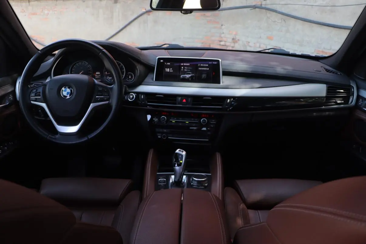 BMW BMW X6 xDrive28i M sports suit