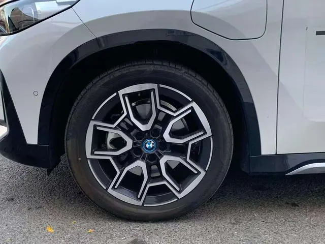 BMW BMW iX1 xDrive30L X design set