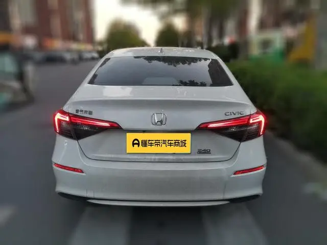 Honda Civic 240TURBO CVT Momentum Edition
