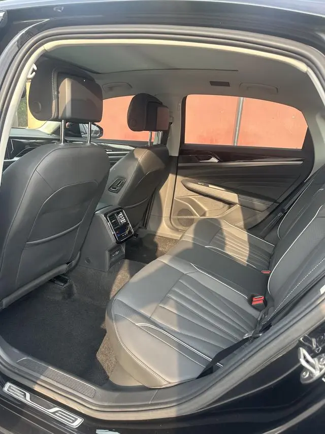 Volkswagen Passat 330TSI Starry Sky Elite Edition