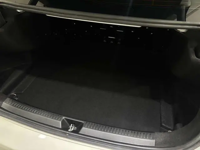 Mercedes-Benz Mercedes-Benz A-class A 200 L sports sedan fashion Version