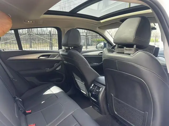 BMW BMW X4 xDrive 25i M sports suit