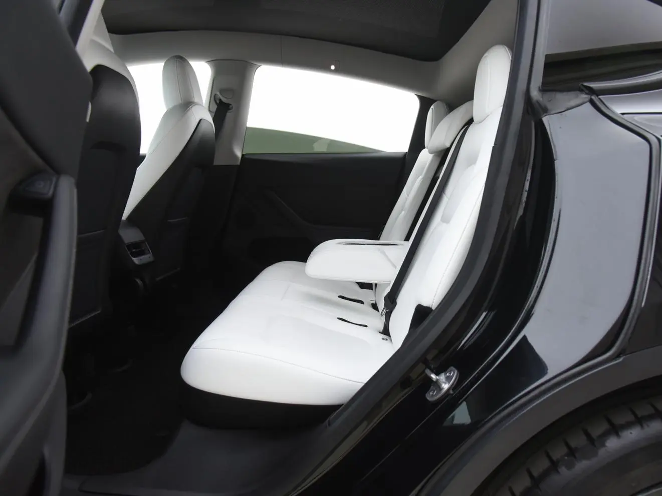 Tesla Model Y Facelifted rear-wheel drive version