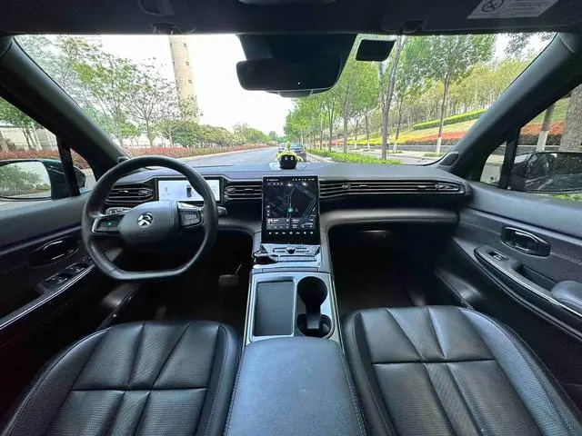 NIO NIO ES8 580KM base version six seats