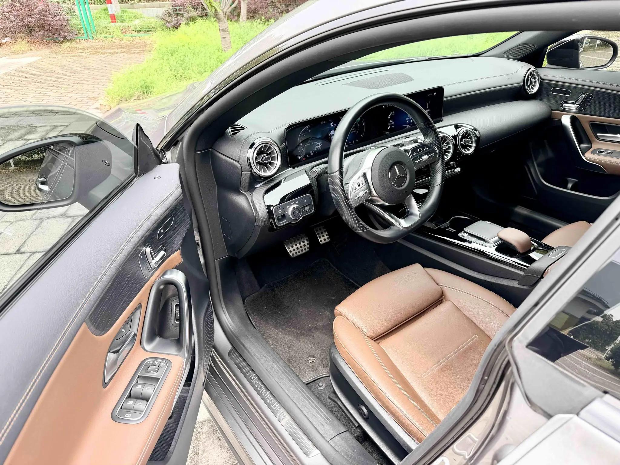 Mercedes-Benz Mercedes-Benz CLA CLA 260 4MATIC four-door coupe