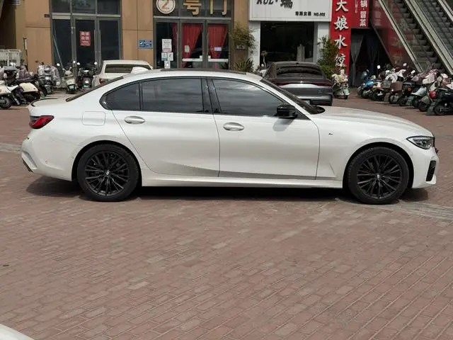 BMW BMW 3 Series Facelift 325Li M sports suit