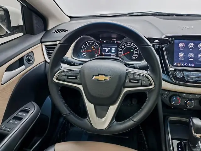 Chevrolet Cruze 320 automatic Enjoy Skylight version