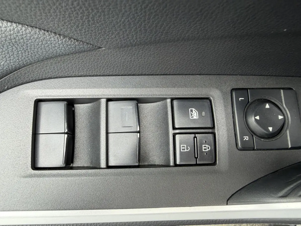 TOYOTA Wilanda 2.0L two-wheel drive leading version