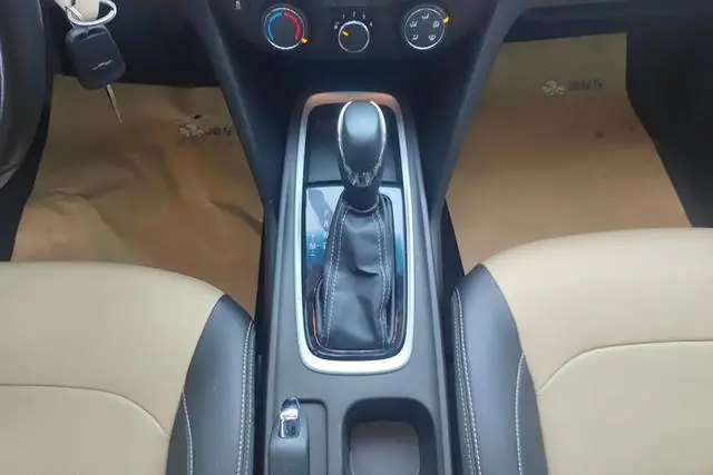Chevrolet Cruze 320 automatic Enjoy Skylight version