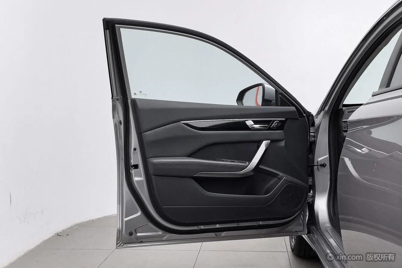 Dongfeng Fengshen Yi Hyun 230T automatic dazzling version
