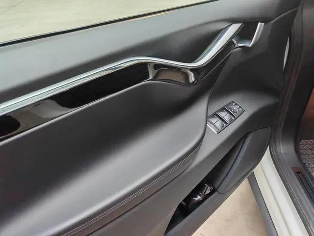 Tesla Model X 90D