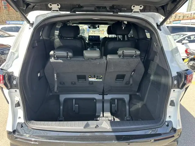TOYOTA Saina Facelifted dual engine 2.5L Premium Edition