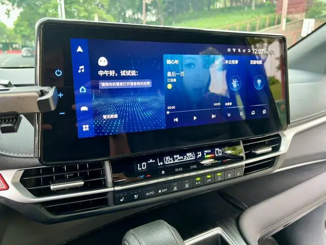 TOYOTA Saina 2.5L Hybrid Extreme Edition