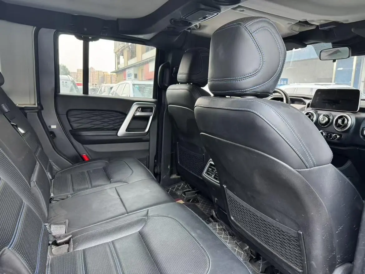 Beijing Beijing off-road BJ40 2.0D automatic four-wheel drive blade Hero version knight type