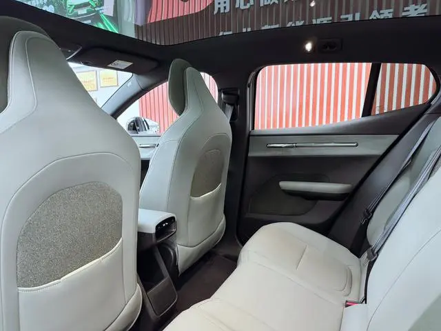 Volvo Volvo EX30 Rear drive long battery life version Ultra