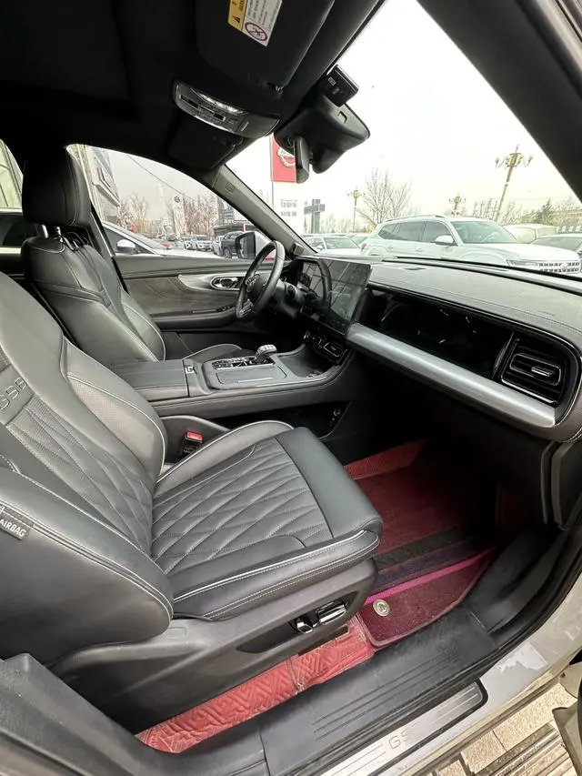 GAC Trumpchi GS8 Dual engine series 2.0TM hybrid two-wheel drive Premium Edition 7-seater