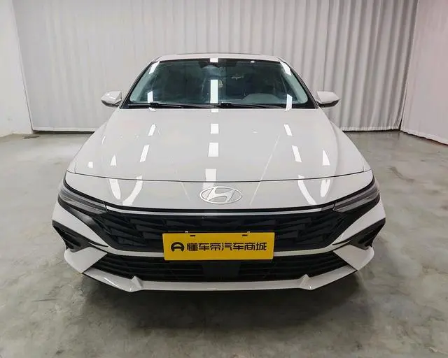 Hyundai Elantra 1.5L CVT LUX Premium Edition