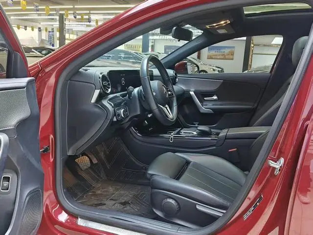 Mercedes-Benz Mercedes-Benz A-class Facelift A 180 L sports sedan