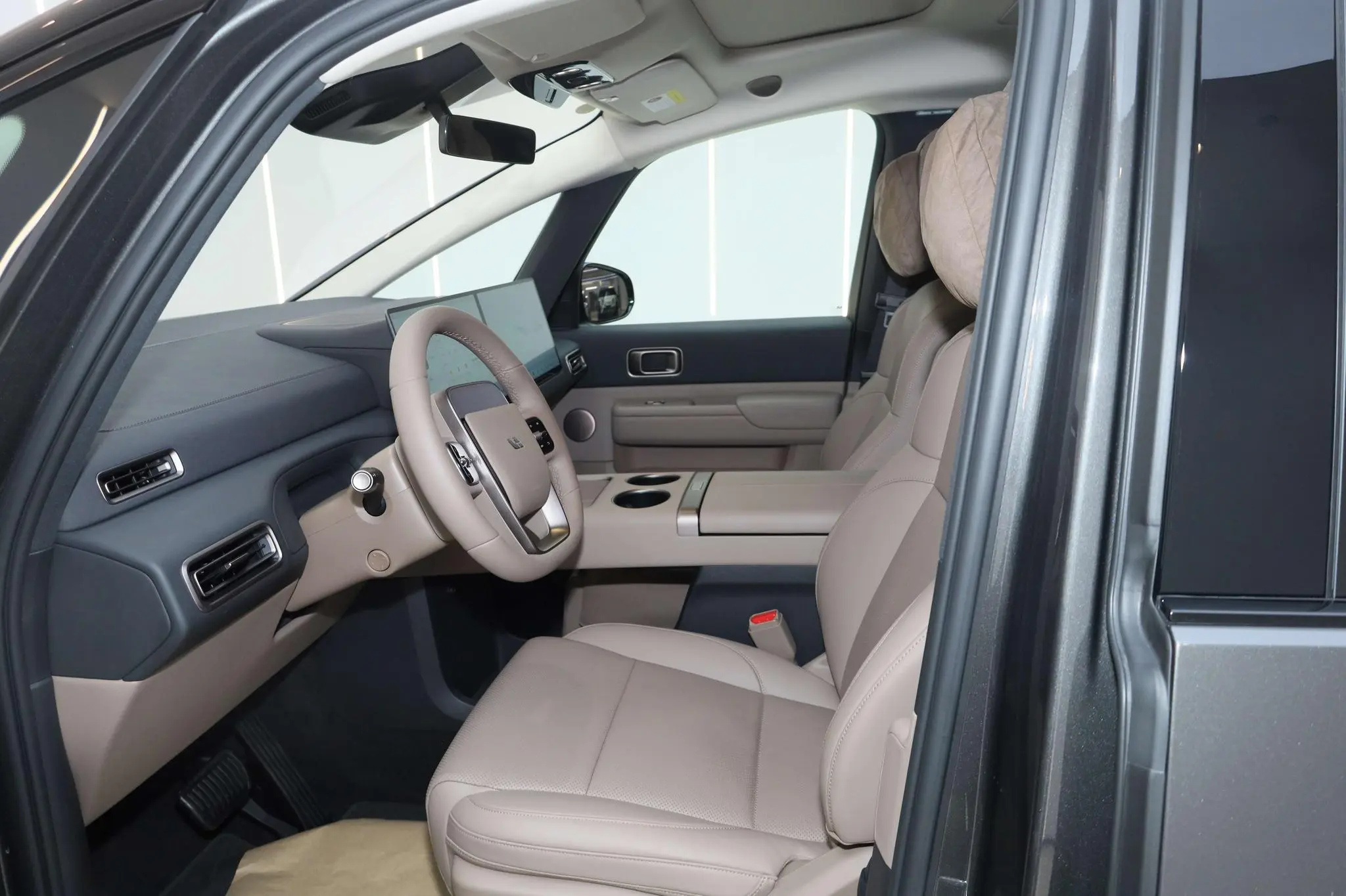 Li Auto Ideal MEGA Ultra Smart new version
