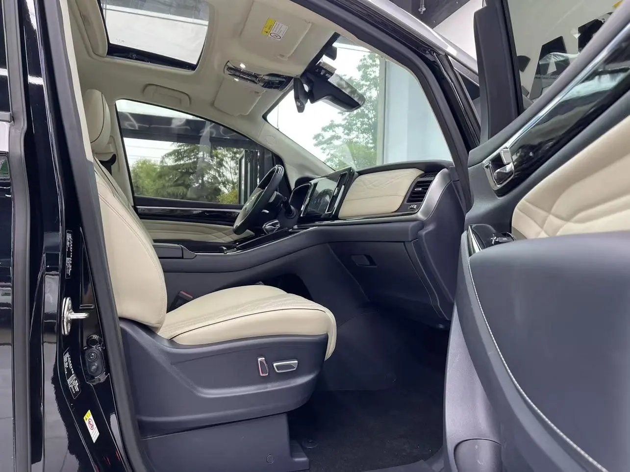 GAC Trumpchi M8 Master Series 390T four-seater Glory Edition