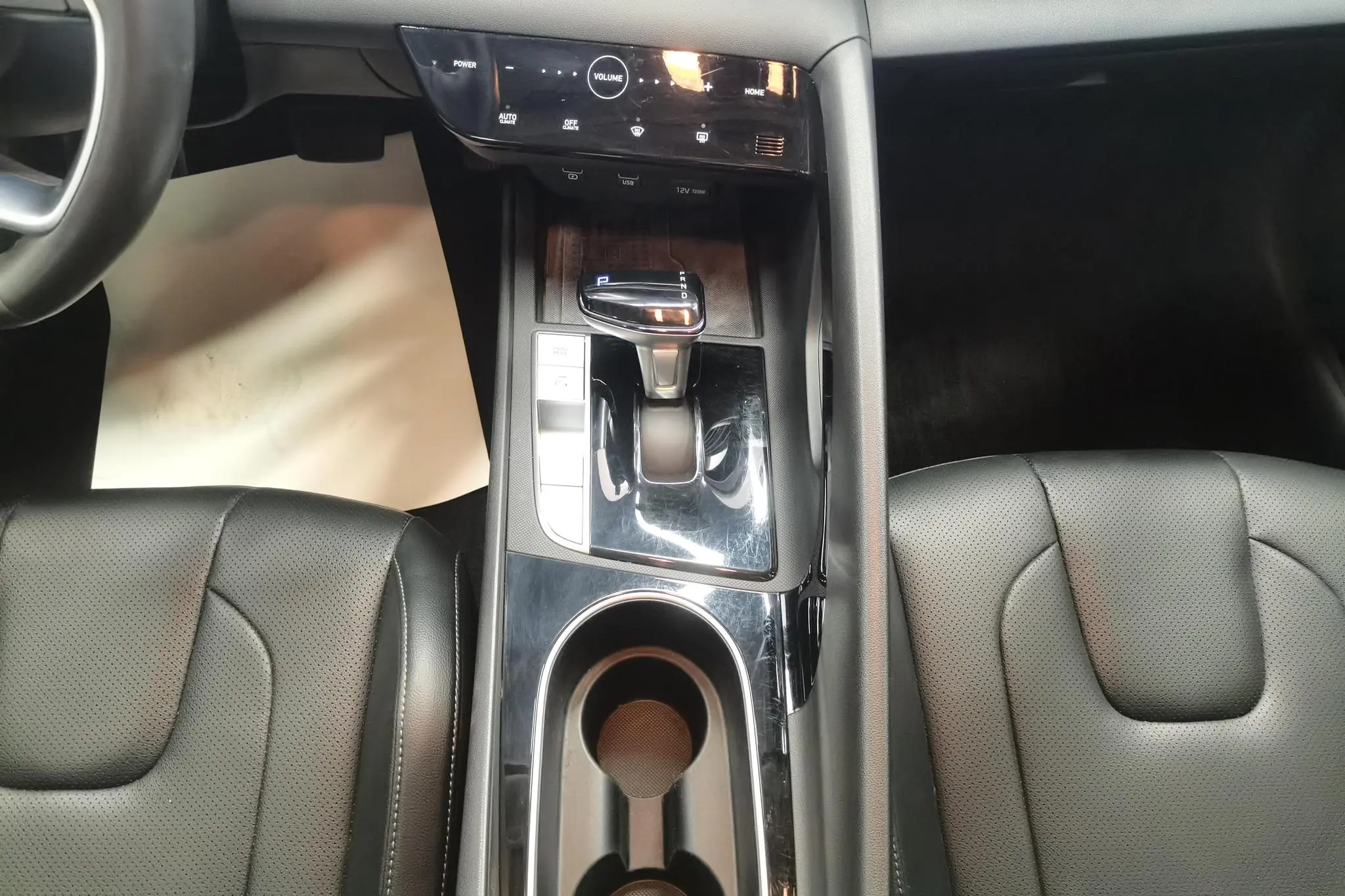Hyundai Elantra 1.5L CVT LUX Premium Edition