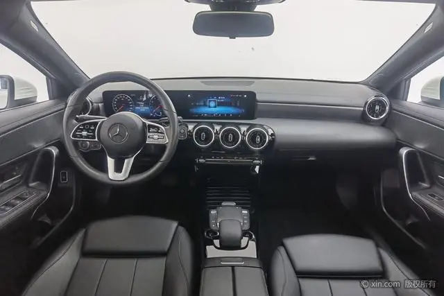 Mercedes-Benz Mercedes-Benz A-class Facelift A 180 L sports sedan
