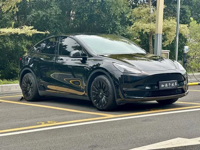 Tesla Model Y Facelift, long battery life, all-wheel drive version