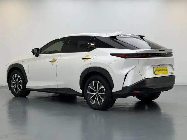 Lexus Lexus RZ 450e DIRECT4 vertical version