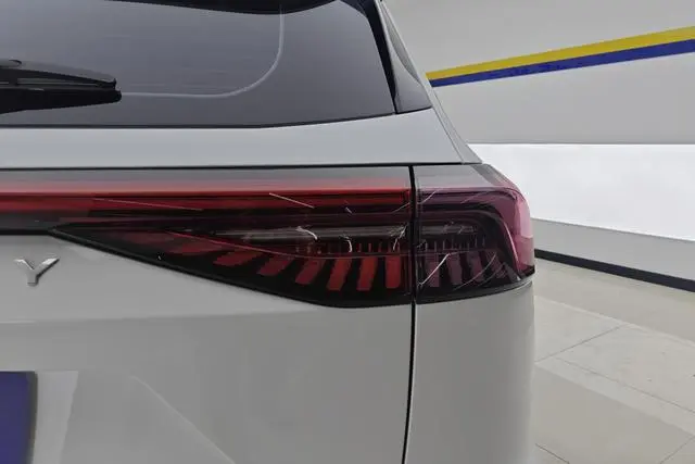 Chery Fulwin Tiggo 8 PRO Champion Edition 290T two-wheel drive Peak Edition 5 seats