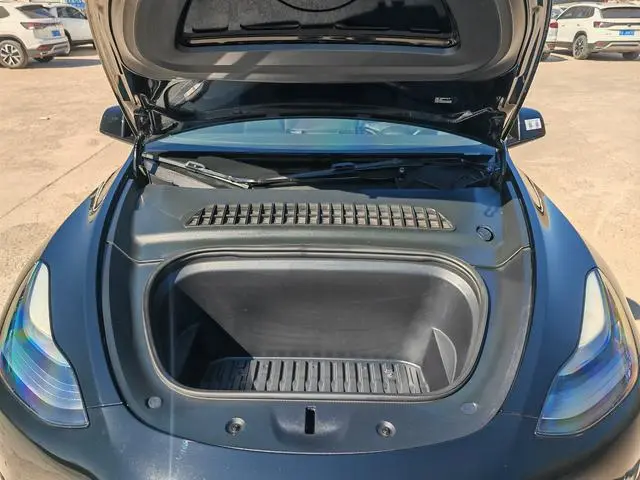 Tesla Model Y Facelift, long battery life, all-wheel drive version
