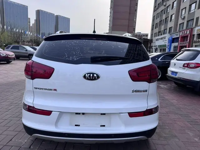 Kia Smart running 2.0L automatic two-wheel drive version GL