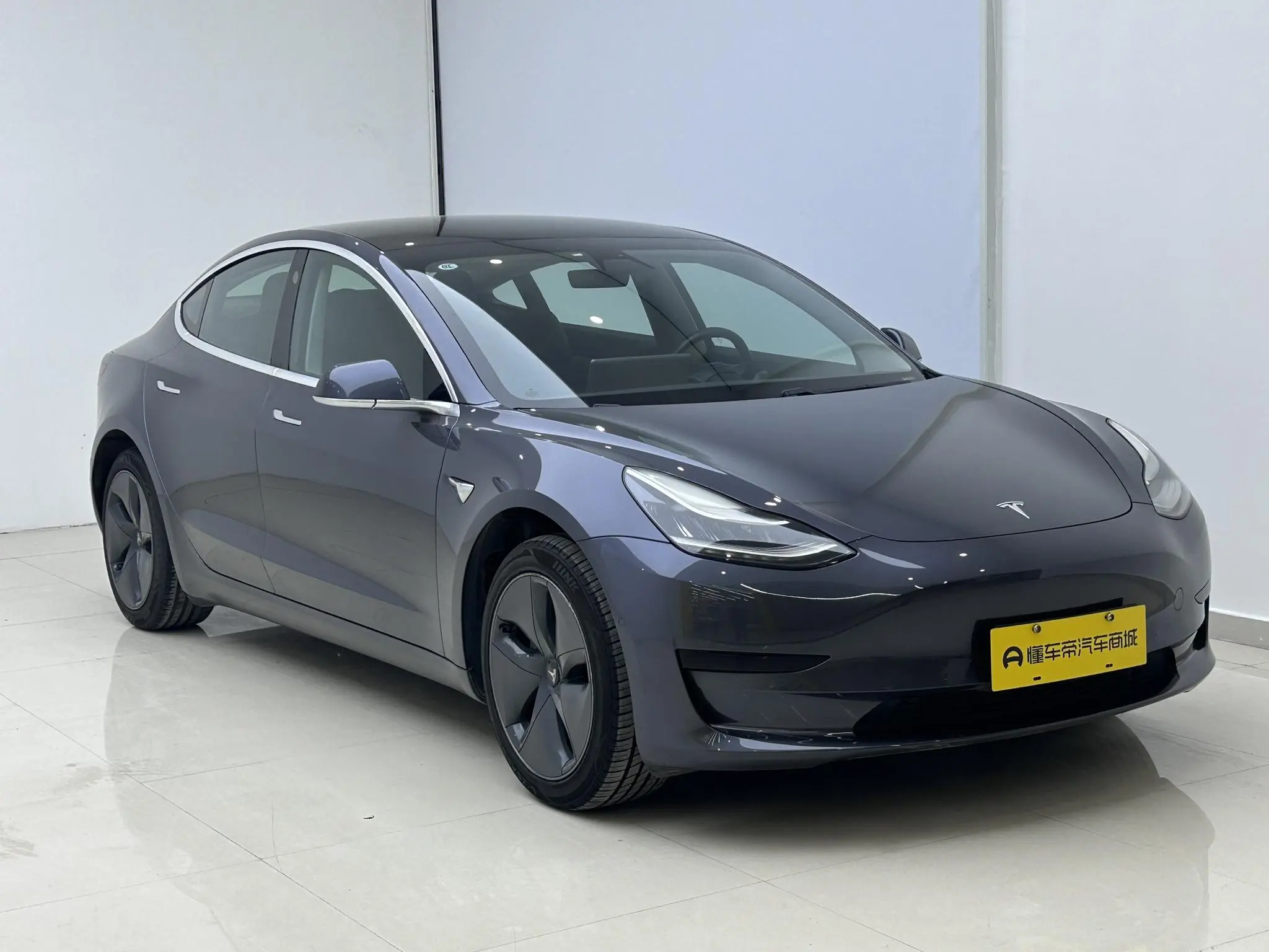 Tesla Model 3 Upgraded version of standard battery life rear drive