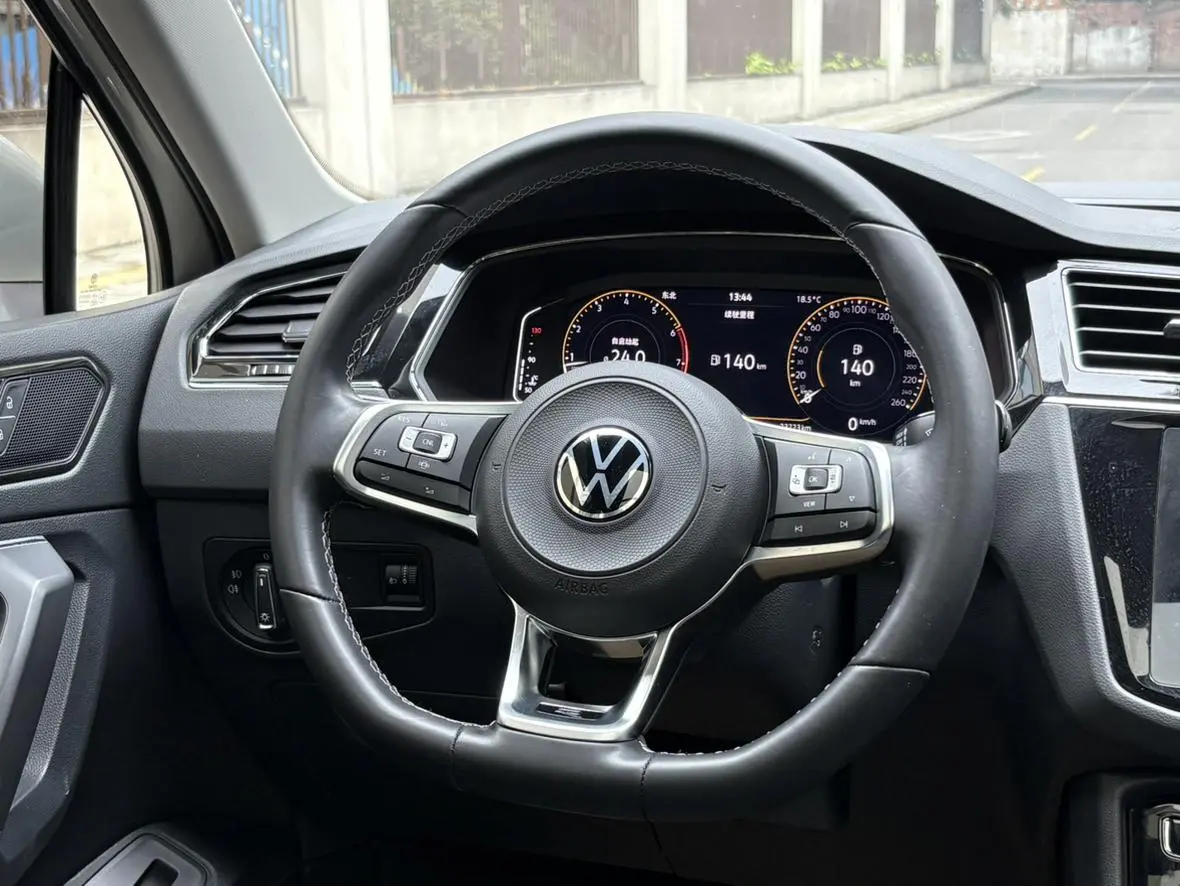 Volkswagen Tiguan L 330TSI automatic two-wheel drive R-Line Premium edition