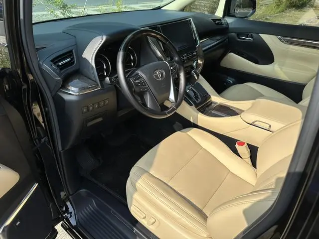 TOYOTA Elfa Dual Engine 2.5L Premium Edition