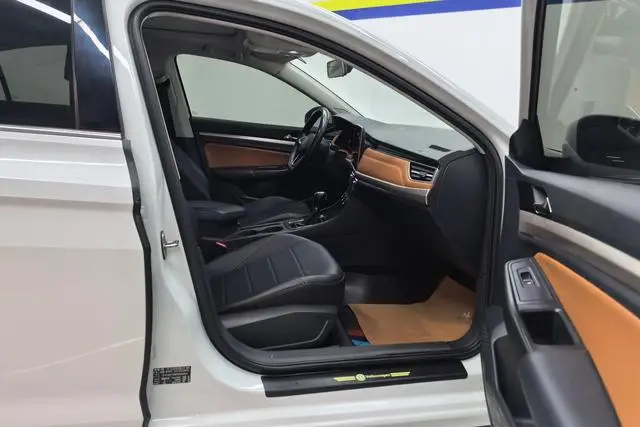 Volkswagen Bora 200TSI DSG Yuexing Edition