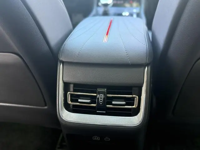 Hongqi Hongqi H5 1.5T DCT Zhilian Flag Rhyme Version