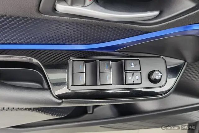 TOYOTA Toyota C-HR Dual engine 2.0L E-CVT Deluxe Edition