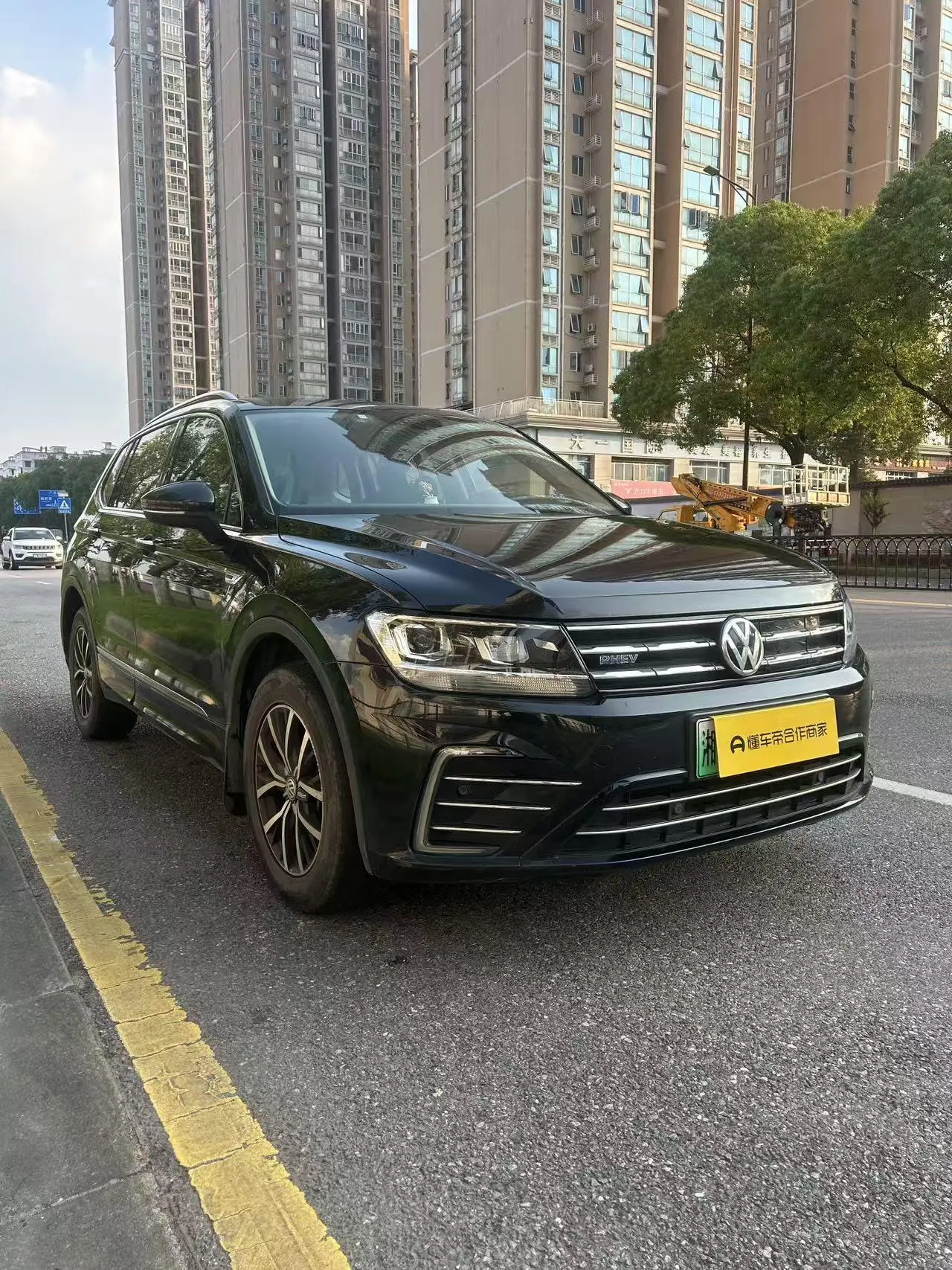 Volkswagen Tiguan L PHEV 430PHEV Hybrid Deluxe Edition