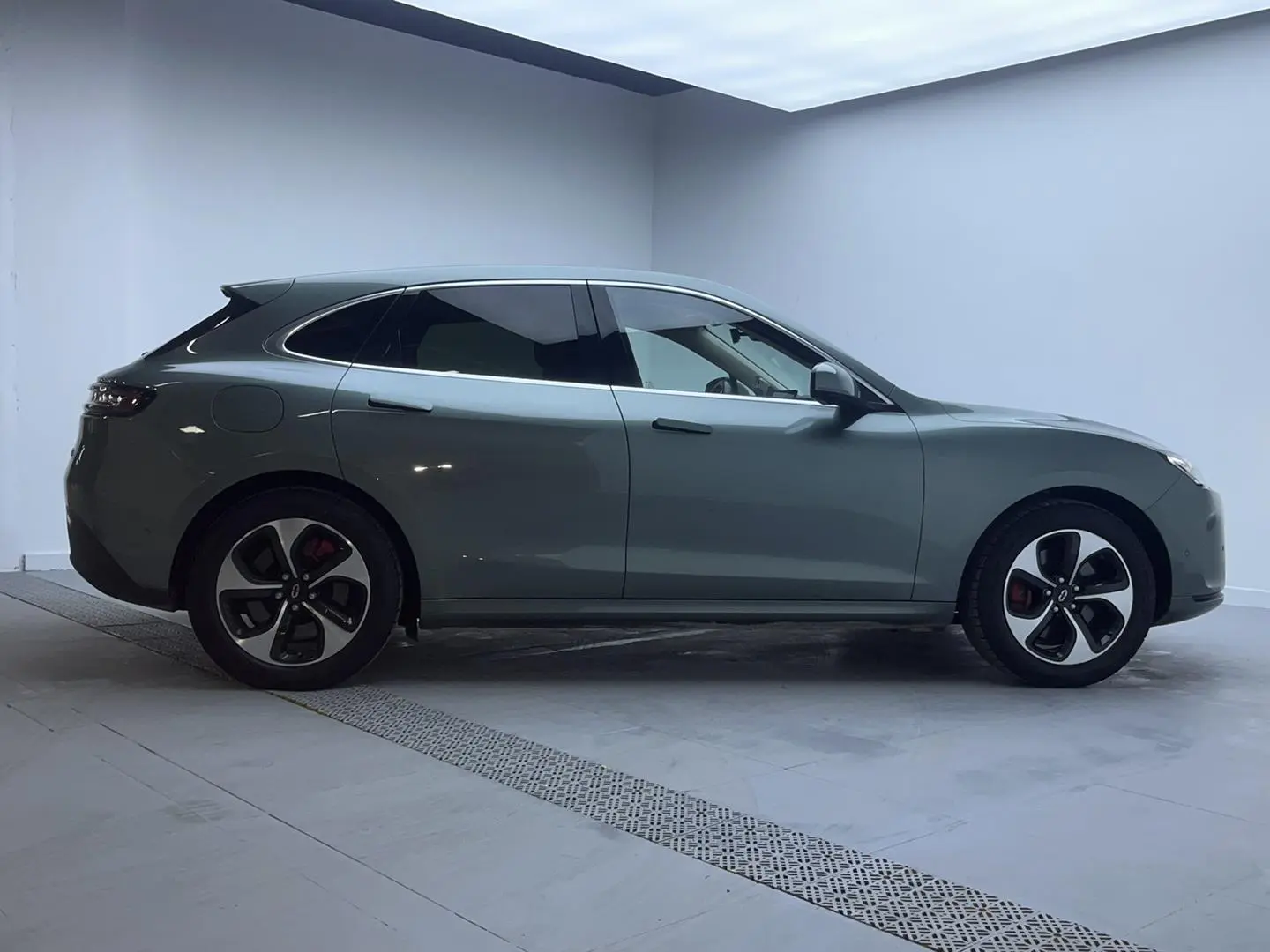 AITO Ask the world M5 Extended range rear drive standard edition