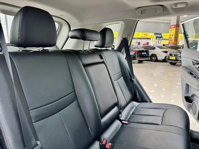 Nissan Qijun 2.0 L XL ITS CVT 2WD Comfort Commemorative Edition