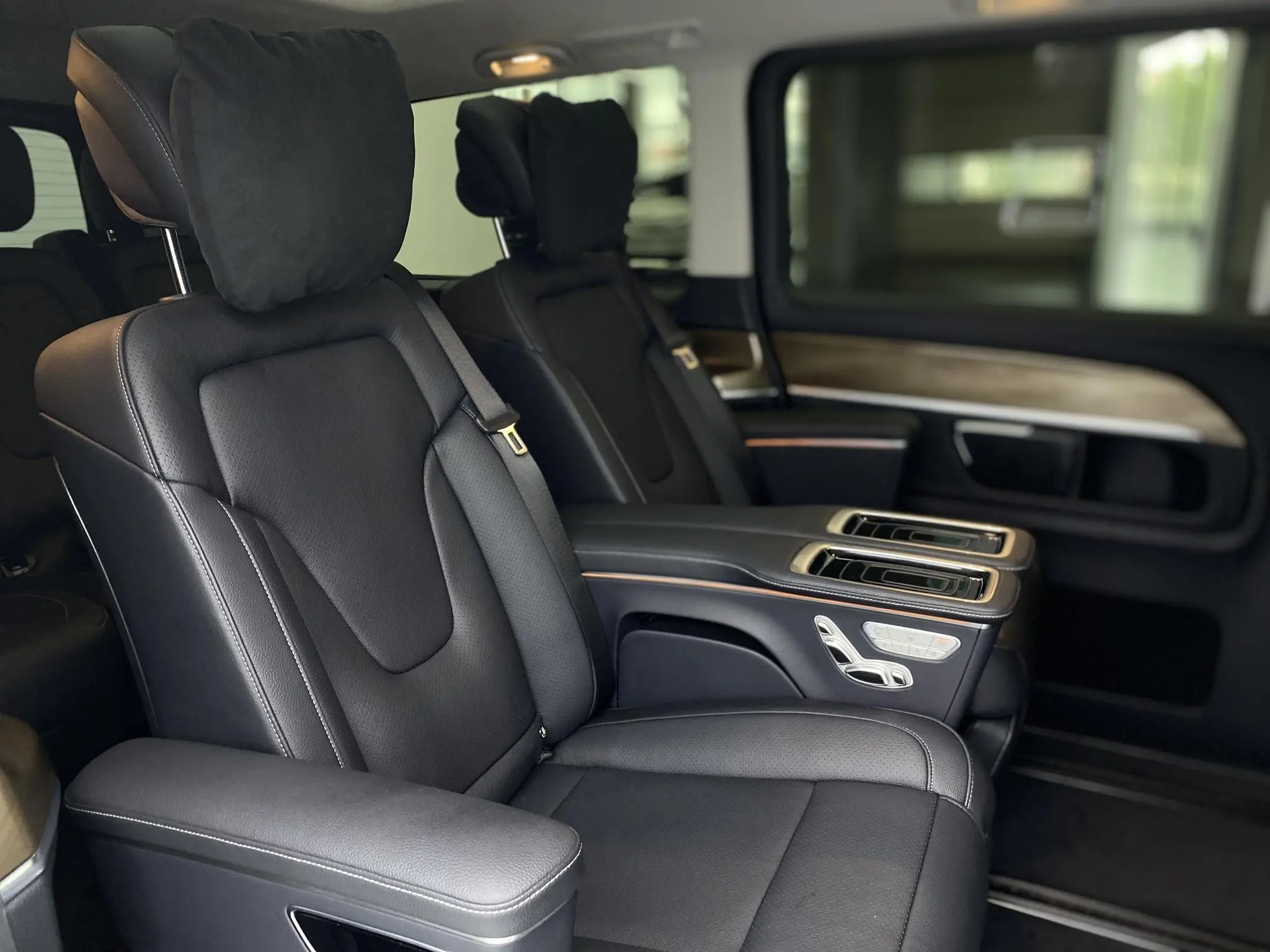 Mercedes-Benz Mercedes-Benz V-class V 260 L Long wheelbase Deluxe Edition