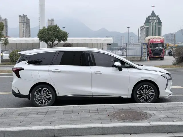 Dongfeng Fengxing Popular yachts 1.5T DCT Wave by Wave version